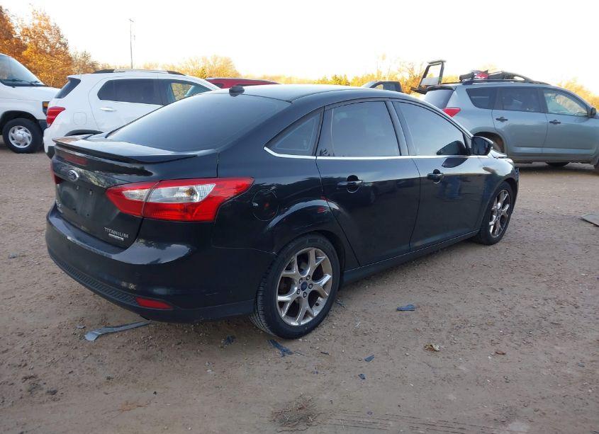 Photo 4 of 2014 Ford Focus TITANIUM (VIN 1FADP3J2XEL166570)