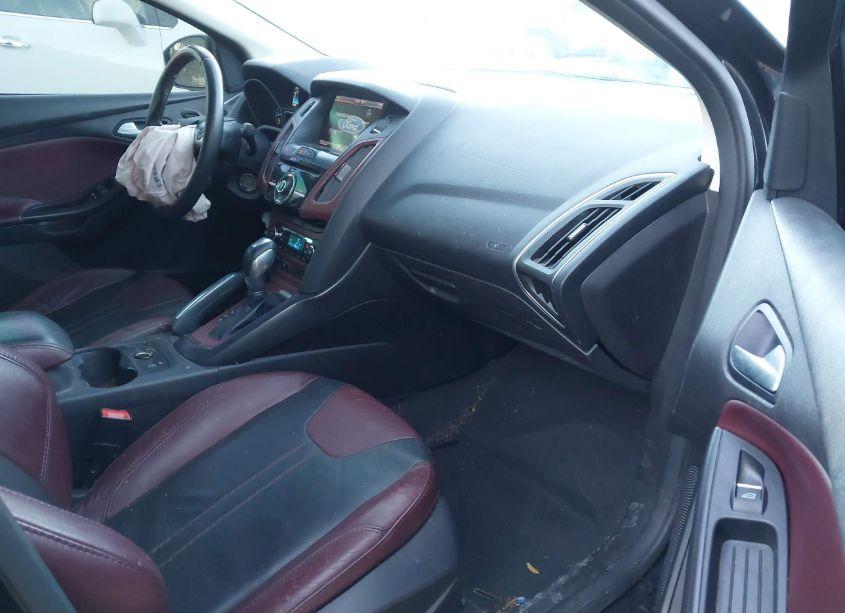 Photo 5 of 2014 Ford Focus TITANIUM (VIN 1FADP3J2XEL166570)