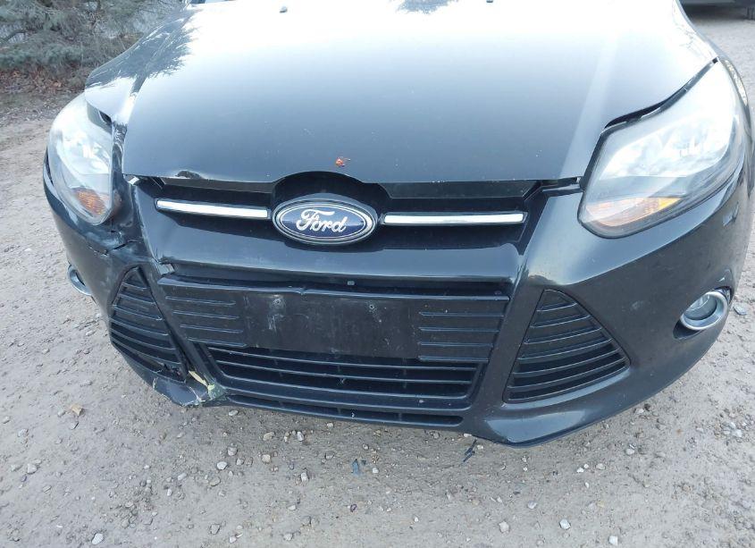 Photo 6 of 2014 Ford Focus TITANIUM (VIN 1FADP3J2XEL166570)