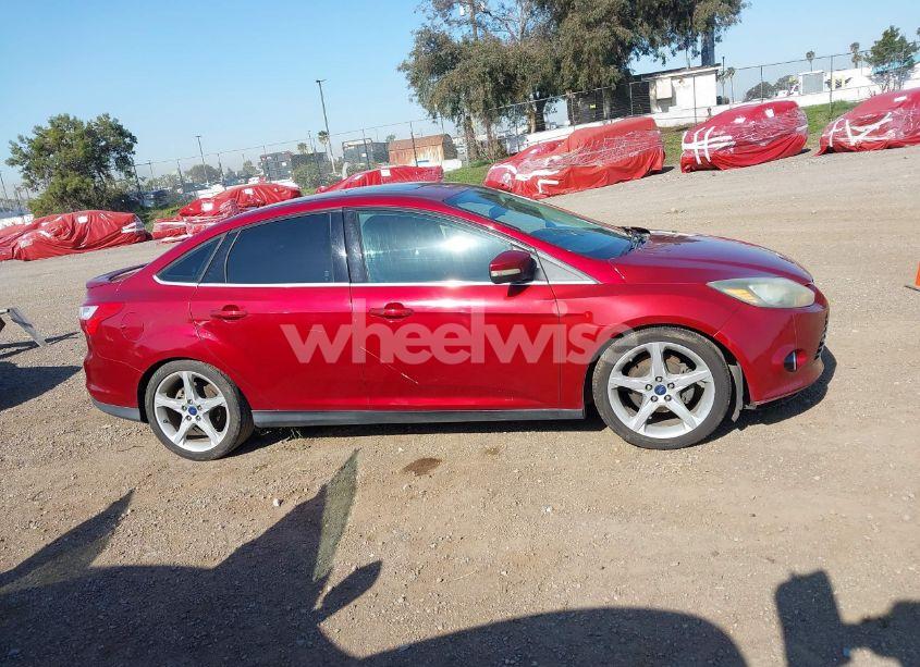 Photo 13 of 2014 Ford Focus TITANIUM (VIN 1FADP3J2XEL247827)