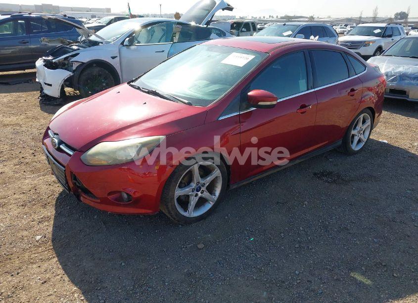 Photo 2 of 2014 Ford Focus TITANIUM (VIN 1FADP3J2XEL247827)