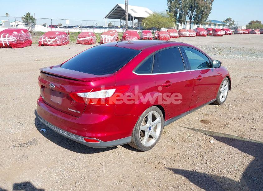 Photo 4 of 2014 Ford Focus TITANIUM (VIN 1FADP3J2XEL247827)