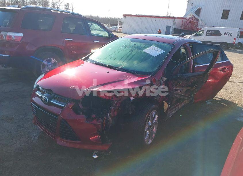 Photo 2 of 2014 Ford Focus TITANIUM (VIN 1FADP3J2XEL427230)