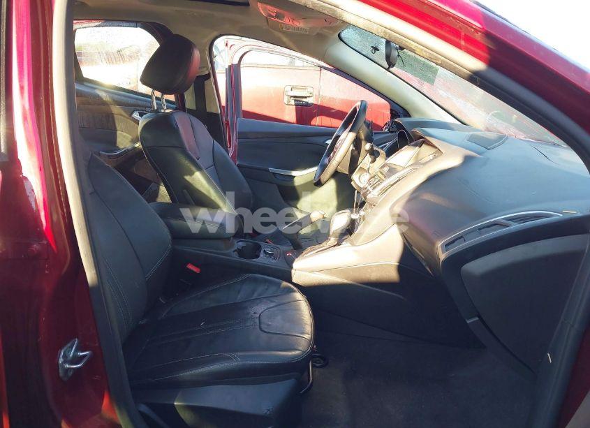 Photo 5 of 2014 Ford Focus TITANIUM (VIN 1FADP3J2XEL427230)