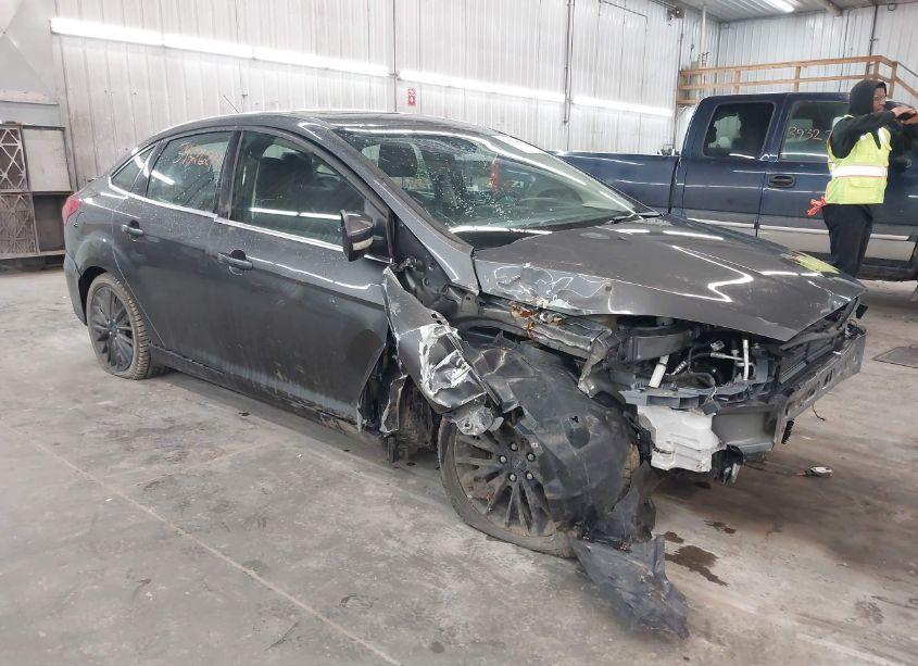 2015 Ford Focus TITANIUM (VIN 1FADP3J2XFL220709) main photo