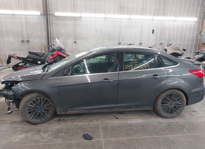 Photo 15 of 2015 Ford Focus TITANIUM (VIN 1FADP3J2XFL220709)