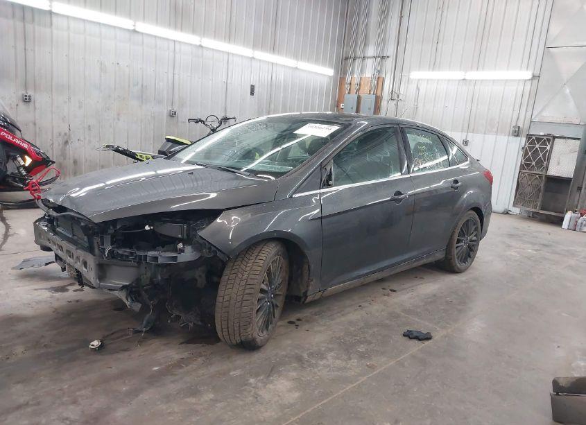 Photo 2 of 2015 Ford Focus TITANIUM (VIN 1FADP3J2XFL220709)