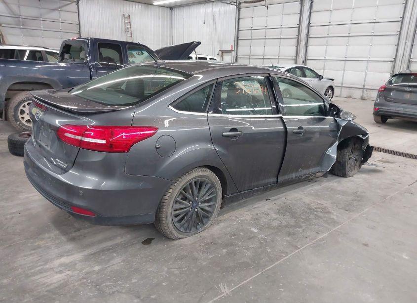 Photo 4 of 2015 Ford Focus TITANIUM (VIN 1FADP3J2XFL220709)