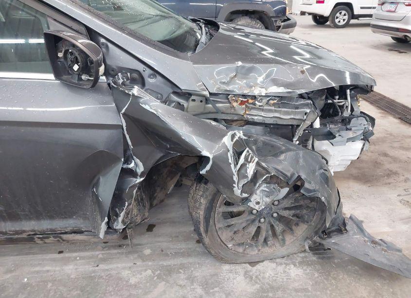 Photo 6 of 2015 Ford Focus TITANIUM (VIN 1FADP3J2XFL220709)