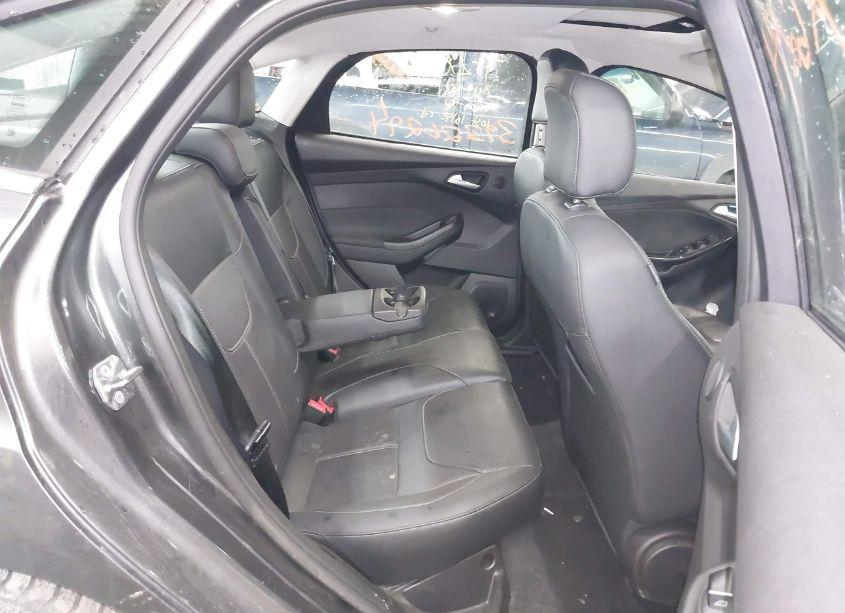 Photo 8 of 2015 Ford Focus TITANIUM (VIN 1FADP3J2XFL220709)