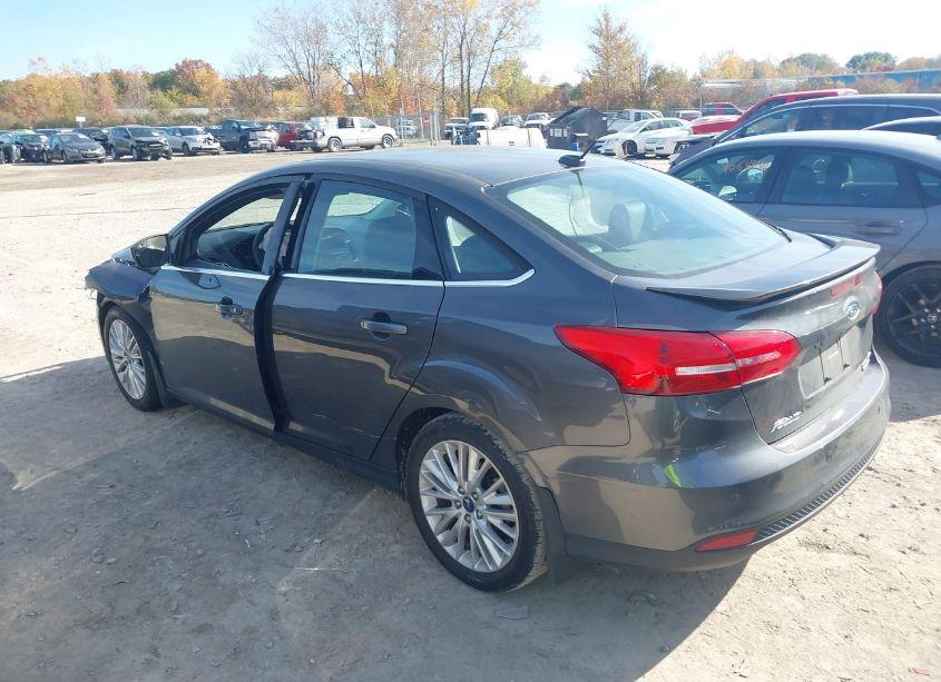 Photo 14 of 2016 Ford Focus TITANIUM (VIN 1FADP3J2XGL208108)