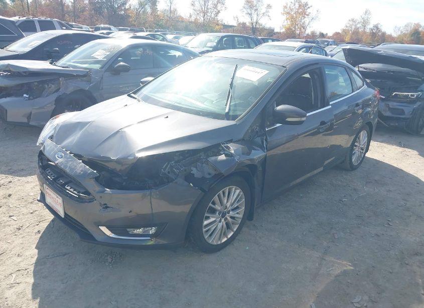 Photo 2 of 2016 Ford Focus TITANIUM (VIN 1FADP3J2XGL208108)