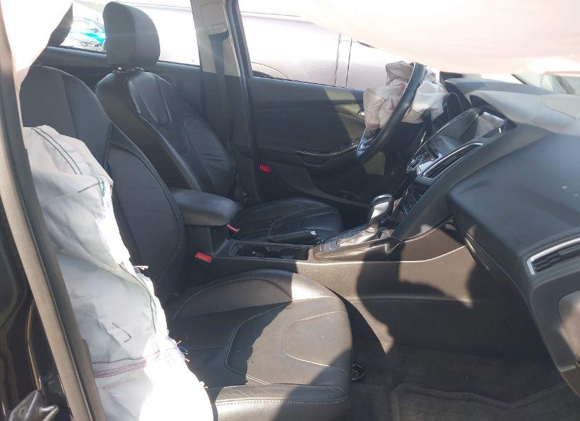 Photo 5 of 2016 Ford Focus TITANIUM (VIN 1FADP3J2XGL208108)