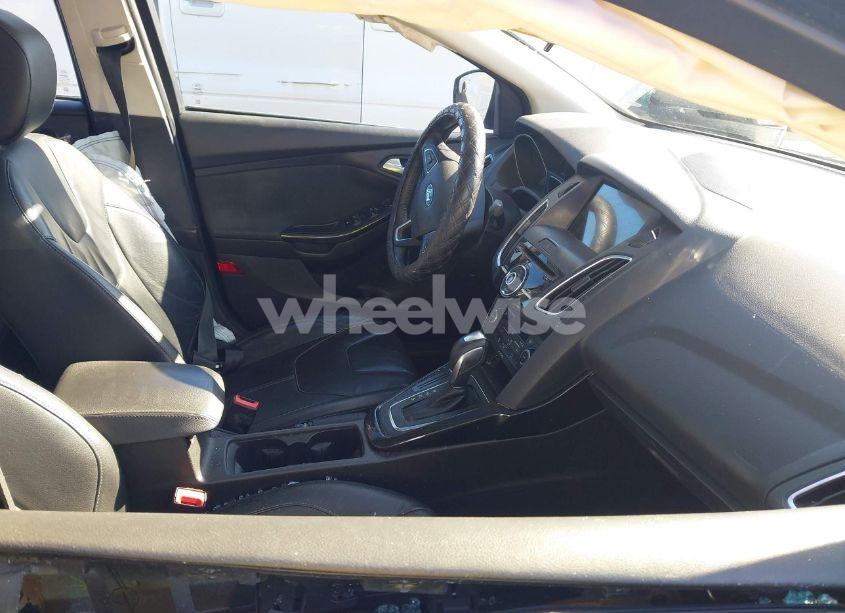 Photo 5 of 2016 Ford Focus TITANIUM (VIN 1FADP3J2XGL367968)