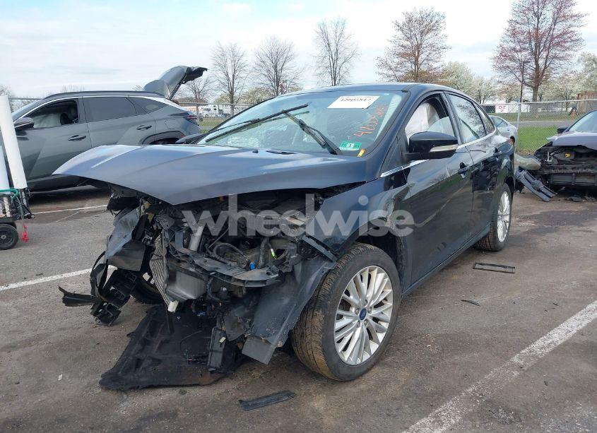 Photo 2 of 2018 Ford Focus TITANIUM (VIN 1FADP3J2XJL294107)