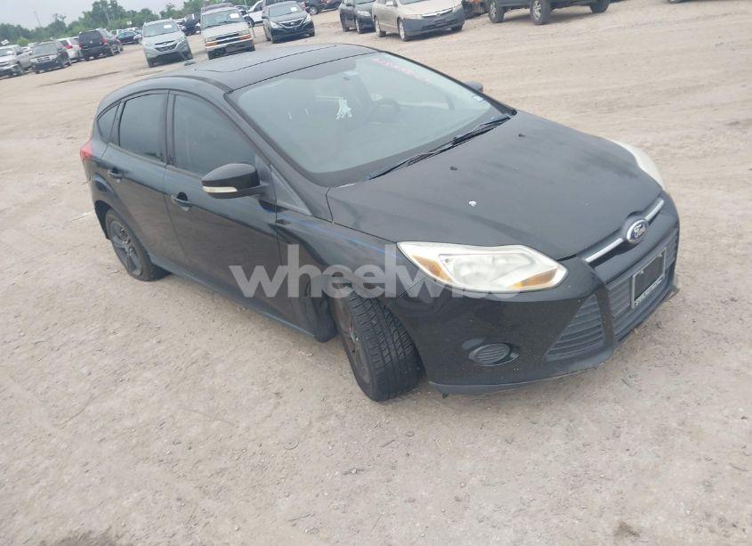 2013 Ford Focus SE (VIN 1FADP3K20DL169877) main photo