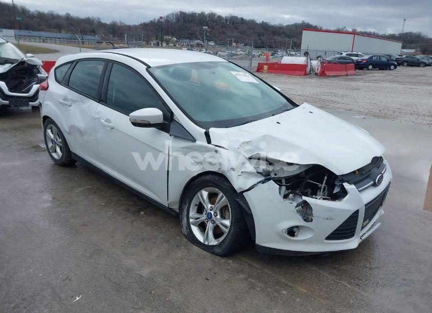 2013 Ford Focus SE (VIN 1FADP3K20DL223761) main photo