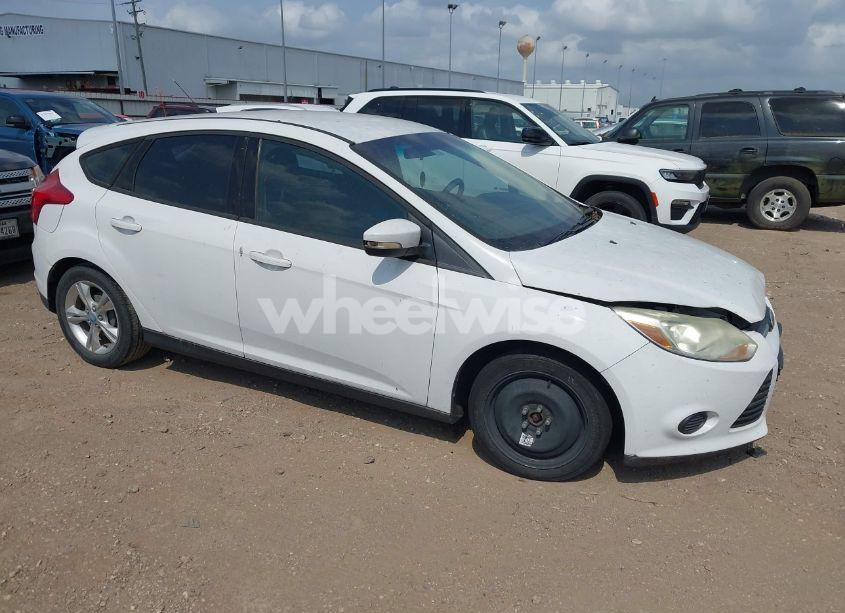 2013 Ford Focus SE (VIN 1FADP3K20DL286326) main photo