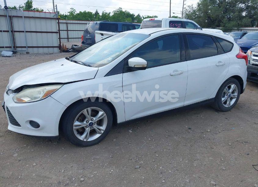 Photo 2 of 2013 Ford Focus SE (VIN 1FADP3K20DL286326)