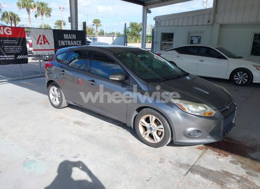 2014 Ford Focus SE (VIN 1FADP3K20EL153339) main photo
