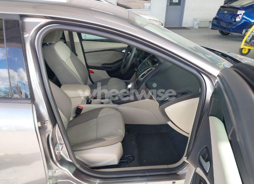 Photo 5 of 2014 Ford Focus SE (VIN 1FADP3K20EL153339)