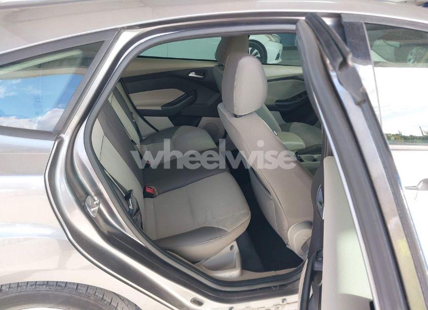 Photo 8 of 2014 Ford Focus SE (VIN 1FADP3K20EL153339)