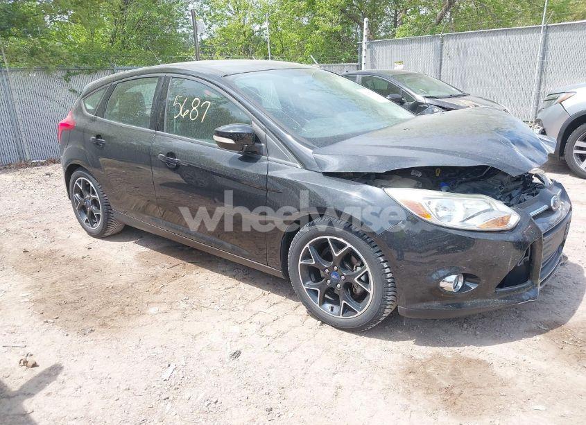 2014 Ford Focus SE (VIN 1FADP3K20EL173638) main photo