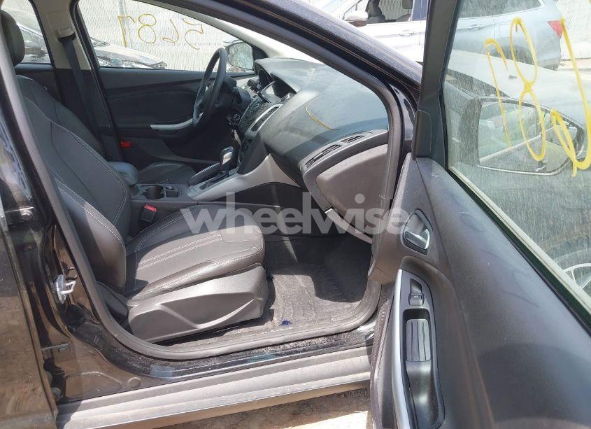 Photo 5 of 2014 Ford Focus SE (VIN 1FADP3K20EL173638)