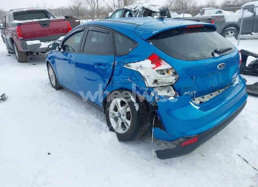 Photo 3 of 2014 Ford Focus SE (VIN 1FADP3K20EL173882)