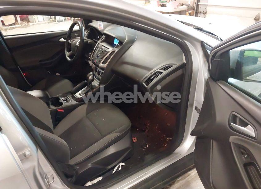 Photo 5 of 2014 Ford Focus SE (VIN 1FADP3K20EL181271)