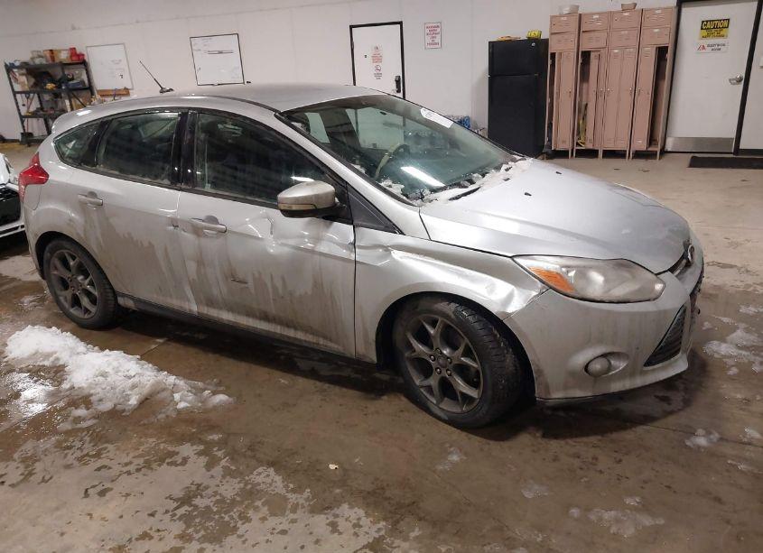 2014 Ford Focus SE (VIN 1FADP3K20EL183053) main photo