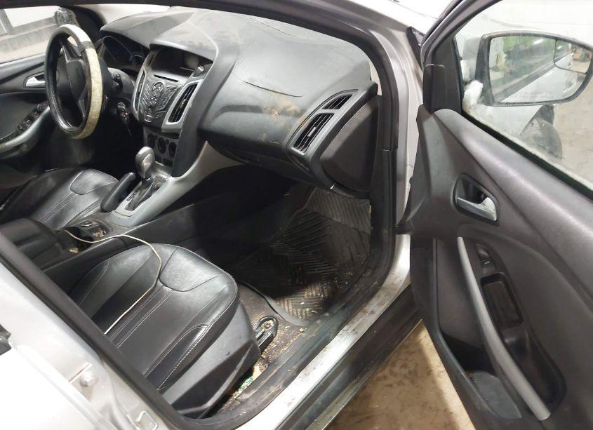Photo 5 of 2014 Ford Focus SE (VIN 1FADP3K20EL183053)