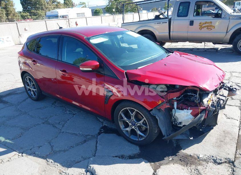 2014 Ford Focus SE (VIN 1FADP3K20EL185921) main photo