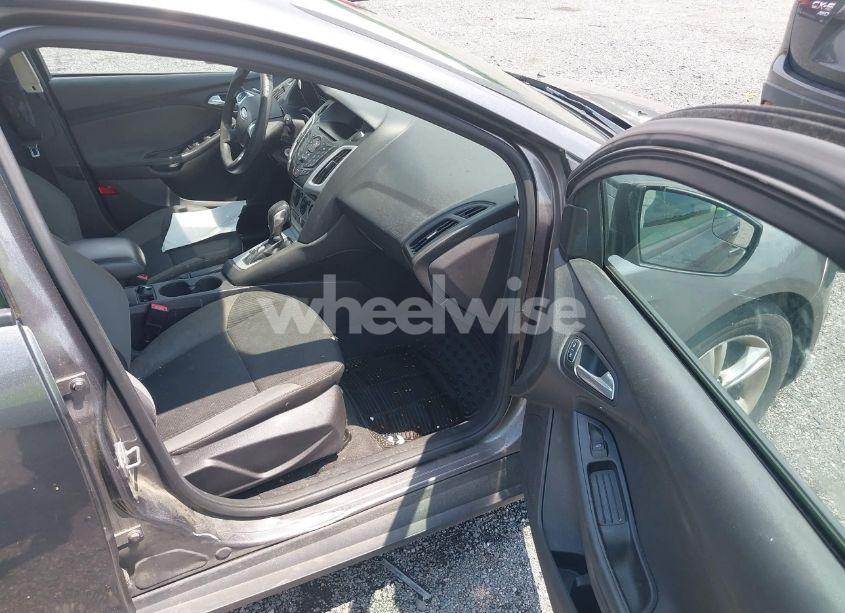 Photo 5 of 2014 Ford Focus SE (VIN 1FADP3K20EL188088)