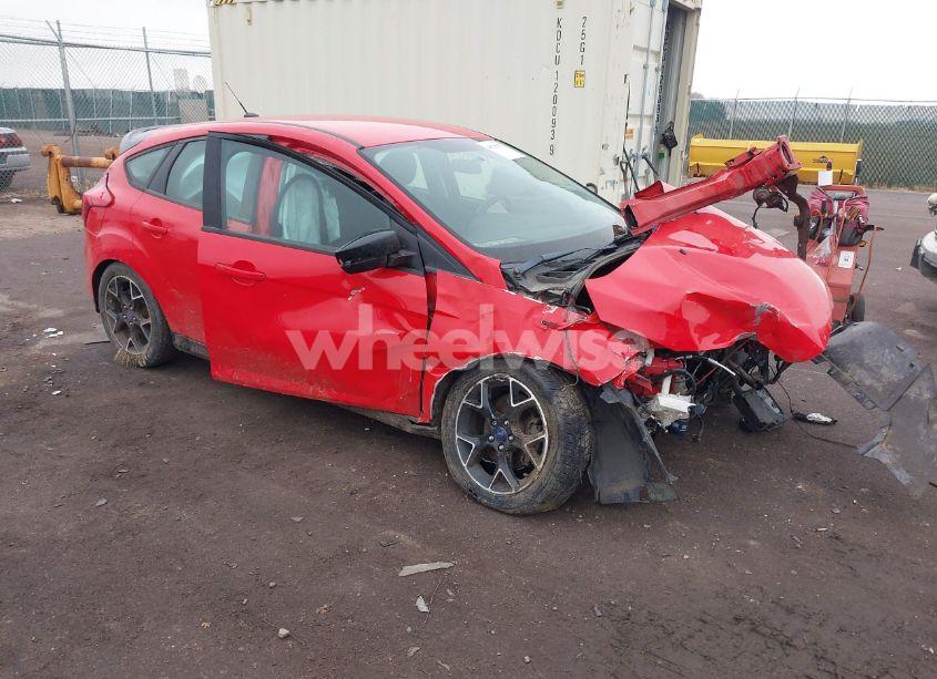 2014 Ford Focus SE (VIN 1FADP3K20EL210008) main photo