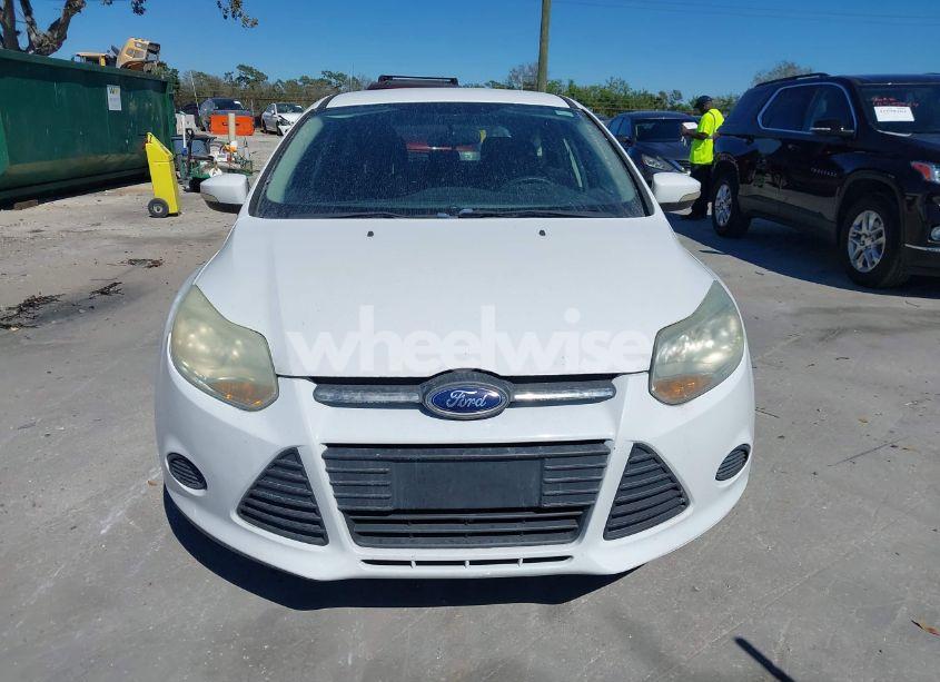 Photo 13 of 2014 Ford Focus SE (VIN 1FADP3K20EL214317)