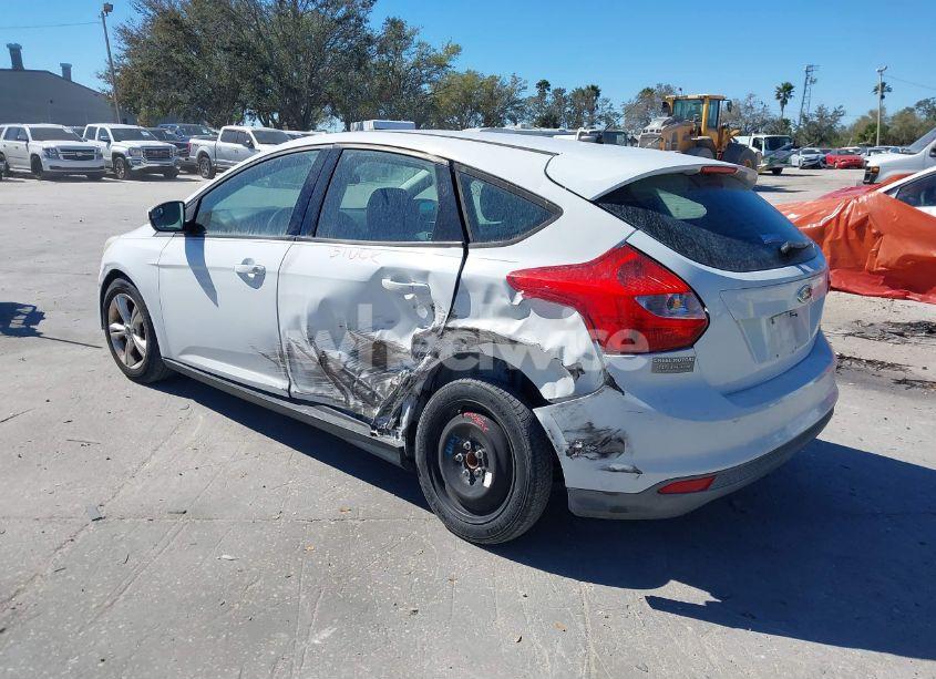 Photo 3 of 2014 Ford Focus SE (VIN 1FADP3K20EL214317)