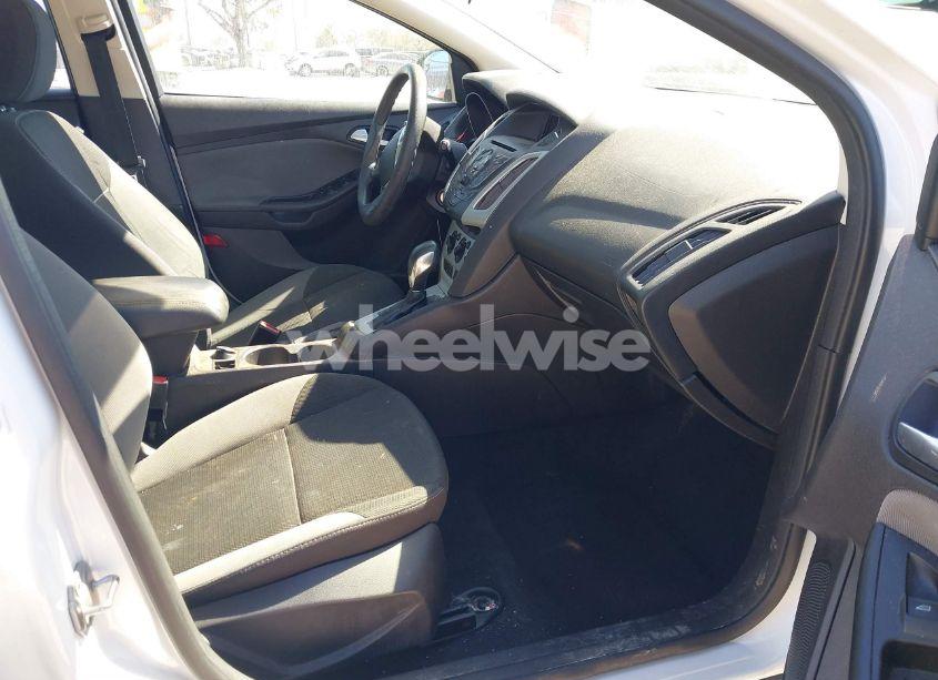 Photo 5 of 2014 Ford Focus SE (VIN 1FADP3K20EL214317)