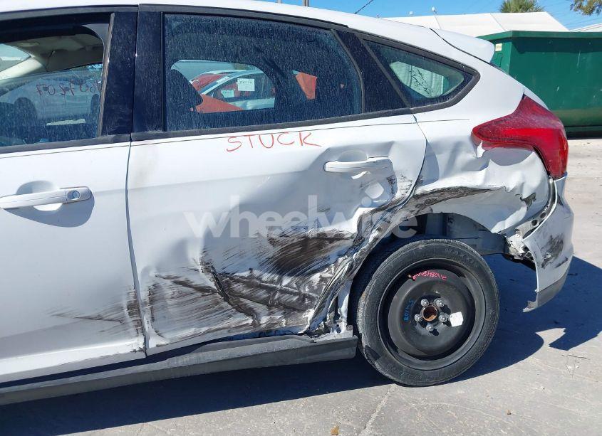 Photo 6 of 2014 Ford Focus SE (VIN 1FADP3K20EL214317)