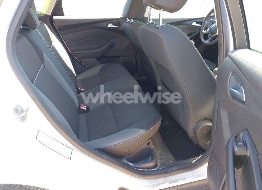Photo 8 of 2014 Ford Focus SE (VIN 1FADP3K20EL214317)