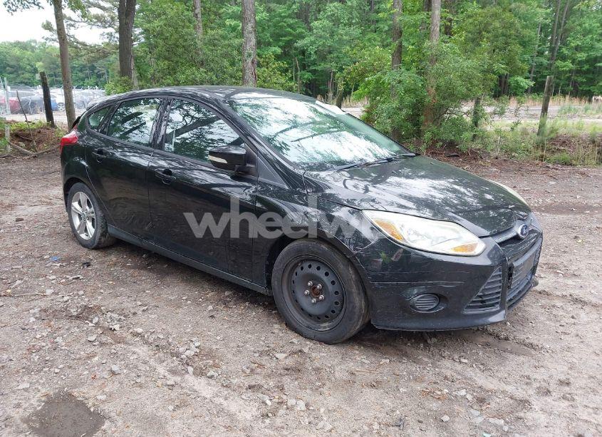 2014 Ford Focus SE (VIN 1FADP3K20EL220991) main photo