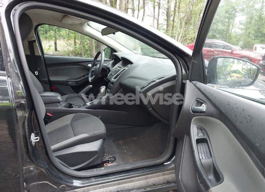 Photo 5 of 2014 Ford Focus SE (VIN 1FADP3K20EL220991)