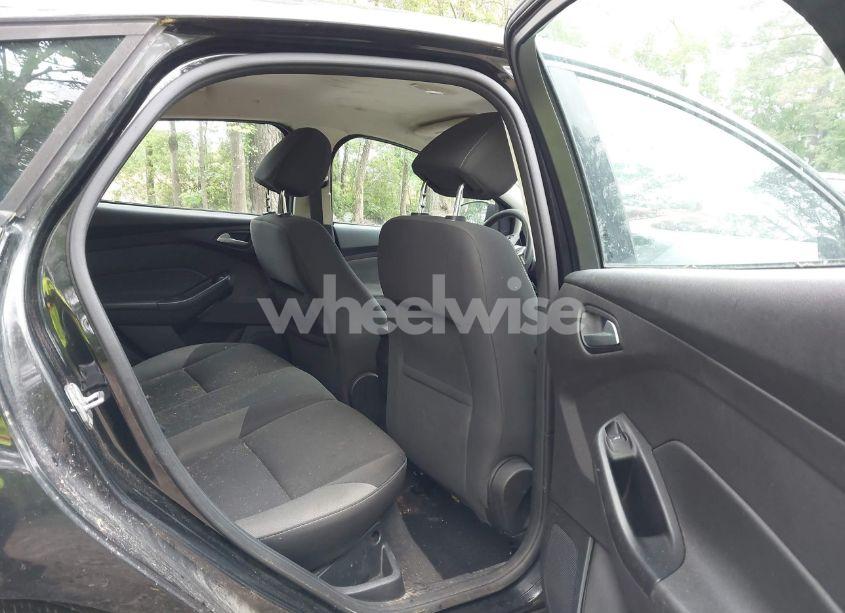 Photo 8 of 2014 Ford Focus SE (VIN 1FADP3K20EL220991)