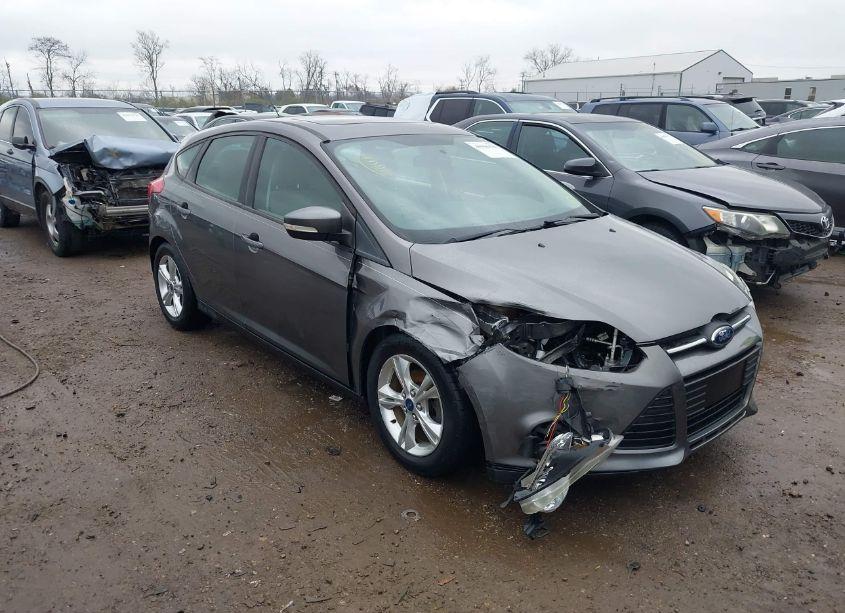 2014 Ford Focus SE (VIN 1FADP3K20EL252159) main photo