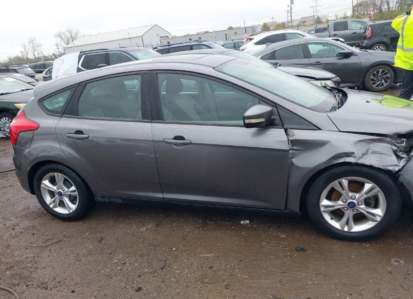 Photo 13 of 2014 Ford Focus SE (VIN 1FADP3K20EL252159)