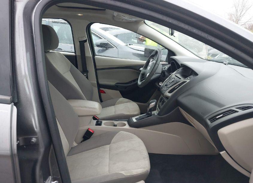 Photo 5 of 2014 Ford Focus SE (VIN 1FADP3K20EL252159)