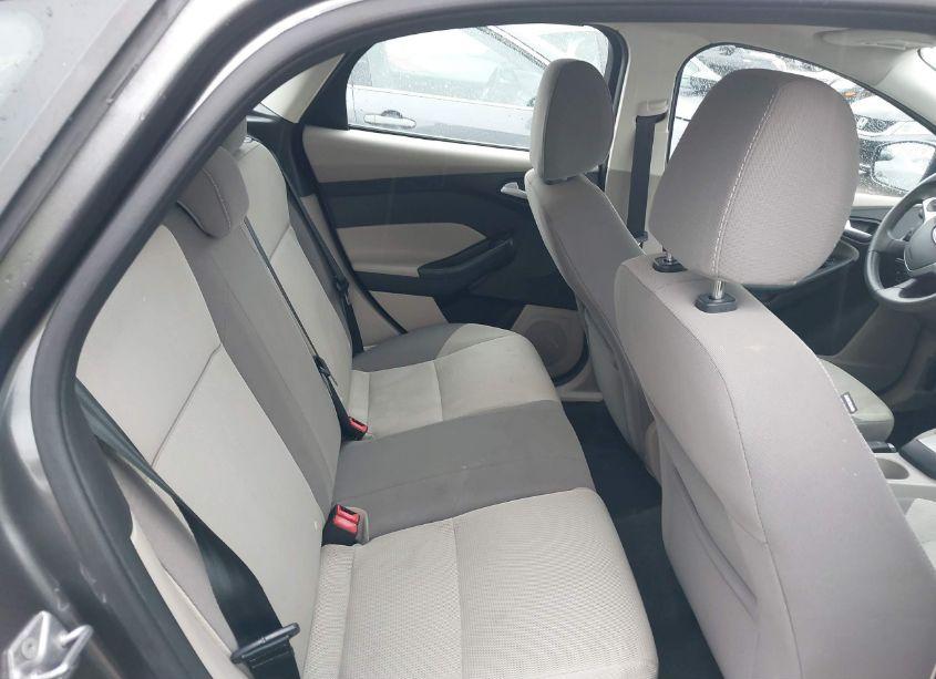Photo 8 of 2014 Ford Focus SE (VIN 1FADP3K20EL252159)
