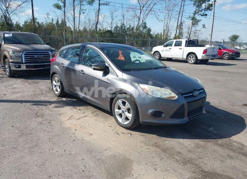 2014 Ford Focus SE (VIN 1FADP3K20EL267745) main photo