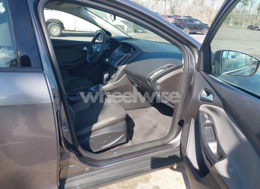 Photo 5 of 2014 Ford Focus SE (VIN 1FADP3K20EL267745)