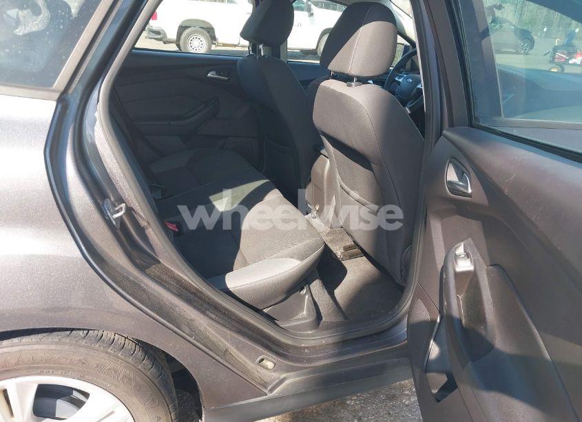 Photo 8 of 2014 Ford Focus SE (VIN 1FADP3K20EL267745)